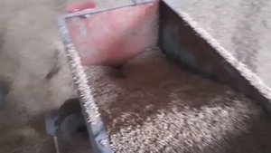 Как набрать зерно в мешки если одни руки и нет помощников