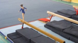Спортивная гимнастика Упражнения на бревне