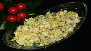 Овощной салат с курицей и кунжутом