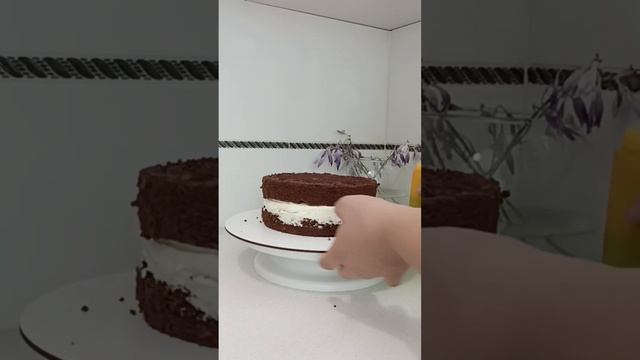 ЕДИНСТВЕННОЕ ПРАВИЛО ПРИ СБОРКЕ: ВСЕГДА ОТСТАИВАТЬ ТОРТ В ХОЛОДИЛЬНИКЕ В КОЛЬЦЕ И ПОД ПРЕССОМ. смотреть онлайн