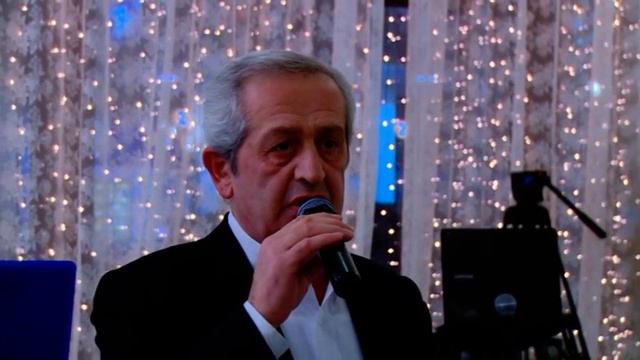 Артур Оганезов исполняет песню Дато Худжадзе "მახინჯი ვარ" смотреть онлайн