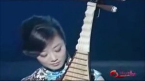 Playing the pipa 琵琶.