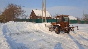 Чистка снега самодельным трактором.