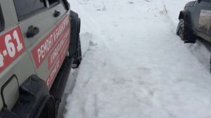 Нива раздатка 1 к 3 против  УАЗа на 35 колёсах