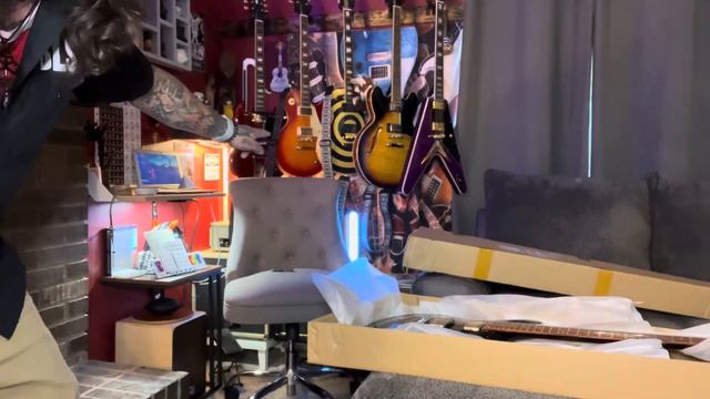 IYV IP-350 TBK Guitar Unboxing смотреть онлайн