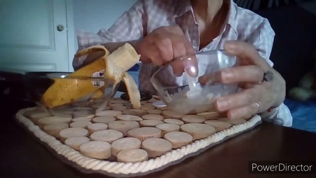 КАК ПРОДЛИТЬ МОЛОДОСТЬ КОЖИ ВОКРУГ ГЛАЗ?УВЛАЖНЯЕТ РАЗГЛАЖИВАЕТ ОТБЕЛИВАЕТ смотреть онлайн