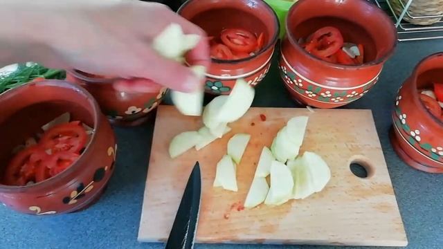 Мясо, тушёное в горшочках с овощами.  Как тушить говядину. Очень вкусное мягкое мясо.