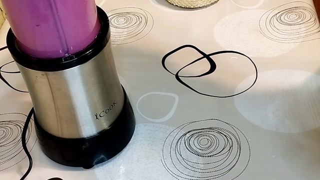 Молочный коктейль с черной смородиной. Қарақат қосылған коктейль.