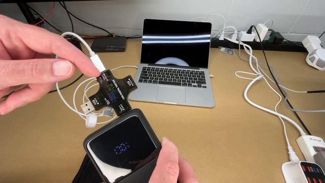 Charging a Laptop with INIU 65W PD 25000mAh USB Power Bank смотреть онлайн