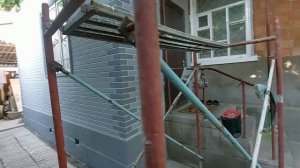 Декоративный кирпич на стену дома через трафарет (Полное видео)