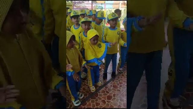 Latihan Menari Jangkrik Genggong