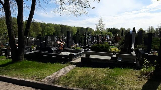 На Троекуровском кладбище