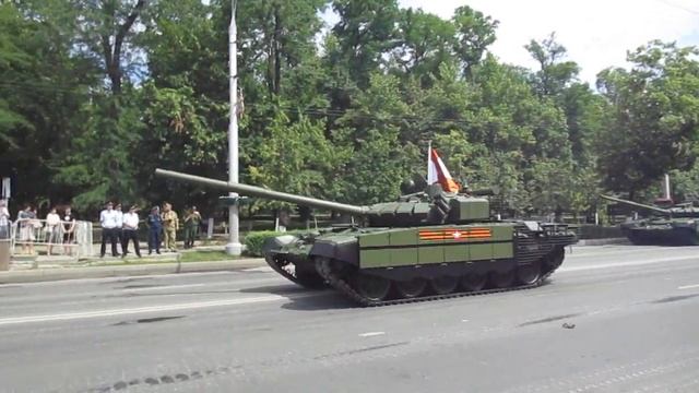 Ростов. Парад 75 лет Победы. Проезд военной техники. смотреть онлайн