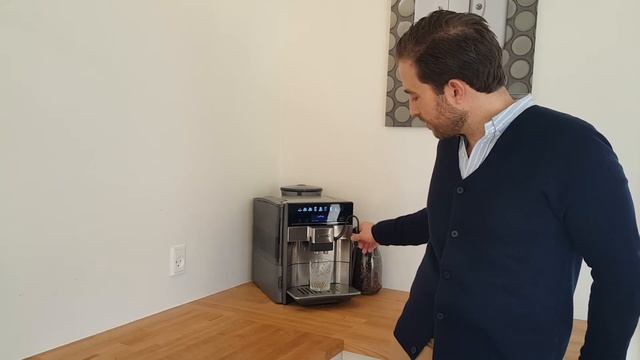 Et kig på SIEMENS EQ.6 kaffe- og espressomaskine смотреть онлайн