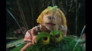 The Muppet Show - 114: Sandy Duncan - “Never Smile at a Crocodile” (1976)