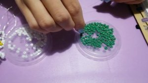 Мастер-класс для детей из бисера "Цветочек"