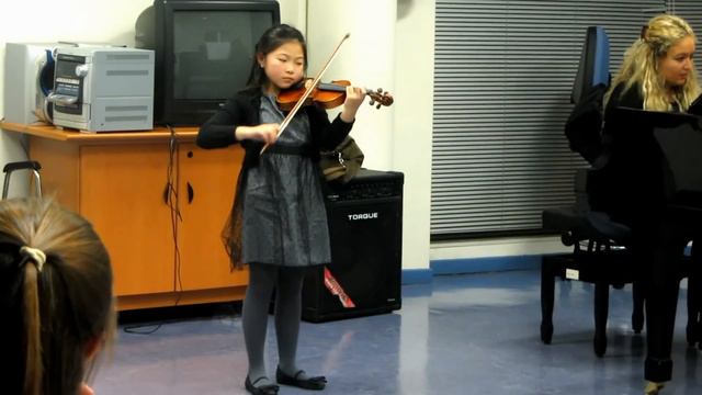 Bourrée de J. S. Bach. Inés Fu, 14 de diciembre 2011 смотреть онлайн