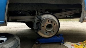 Замена задних тормозных колодок  Volkswagen Lt 35