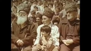 Артисты Чечено-Ингушского ансамбля танца «Вайнах» исполняют «Праздничный танец».