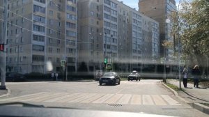 Проезд перекрестка с предоставлением приоритета автомобилям движущимся прямо