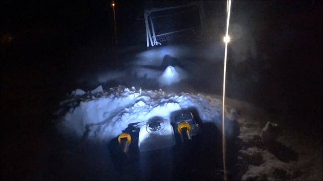 Мотоблок МТЗ. Пробиваемся сквозь сугробы. Тест освещения для мотоблока.