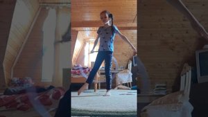 Как делать с обручем перекаты и многое другое