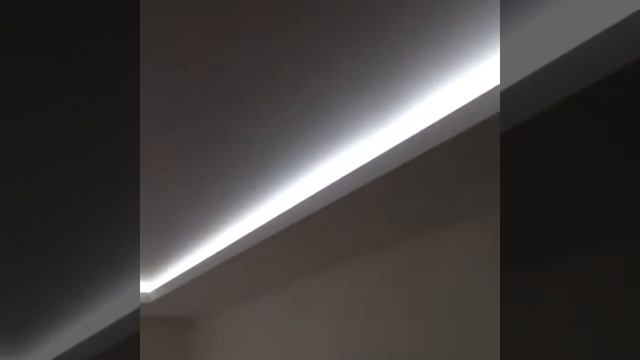 Равномерно светящийся натяжной потолок из двух слоёв сатиновой светорассеивающей пленки. смотреть онлайн