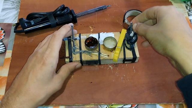 Простая подставка для паяльника своими руками