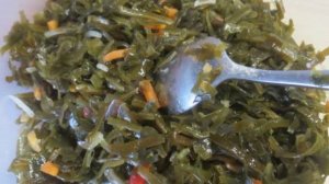 Салат с морской капустой и крабовыми палочками