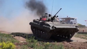 Индивидуальная гонка экипажей БМП-2 на всеармейском этапе конкурса «Суворовский натиск-2019»