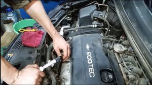 Перелил масло в двигателе, что делать?