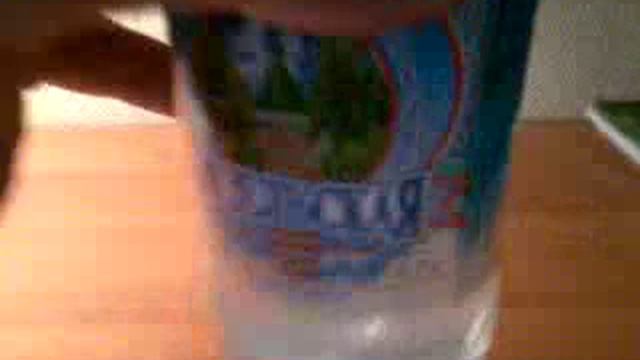 Что будет если клей смешать с водой? смотреть онлайн