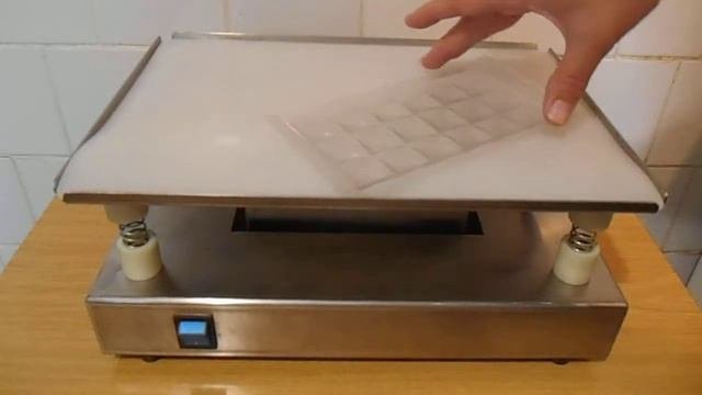 Вибростолик для шоколада.