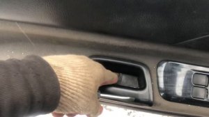 Замена передней обшивки двери на автомобиле Mitsubishi Lancer 9
