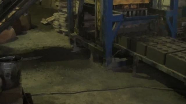 Как изготавливают шлакоблок  Шлакоблок пустотелый, полнотелый