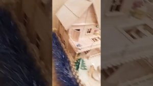 Новогодняя поделка в школу Деревня снеговиков из палочек от мороженого в школу, домик из палочек