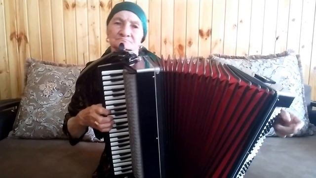 НАЗИФАТ ЧОТЧАЕВА - карачаевская народная мелодия. Видео съёмки Байдымат Кечеруковой от 26.07.2017.