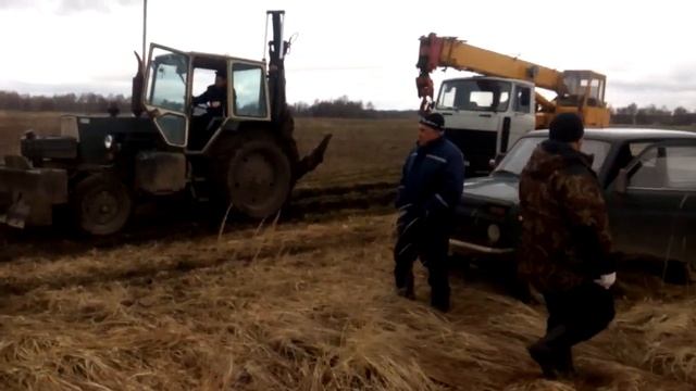 ЮМЗ и МТЗ тащили кран Ивановец МАЗ часть 1 смотреть онлайн