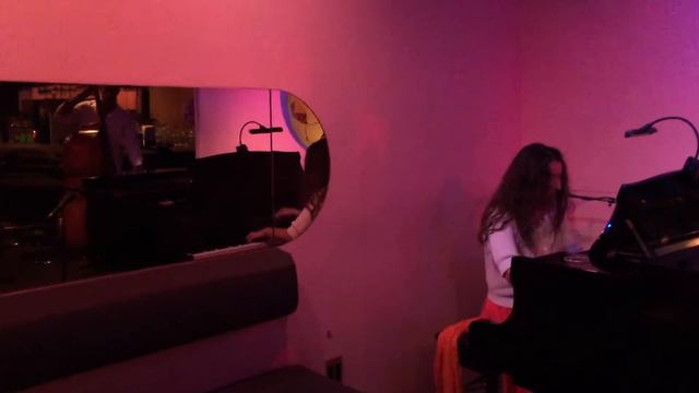 Marina Pacowski late night at the Gardenia (part 2) смотреть онлайн