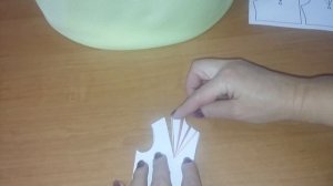 Как сделать складки и защипы по горловине