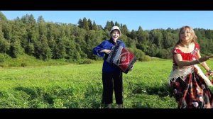 Девчонки зажгли под цыганочку //Динара Вдовина и Валерия Загитова//