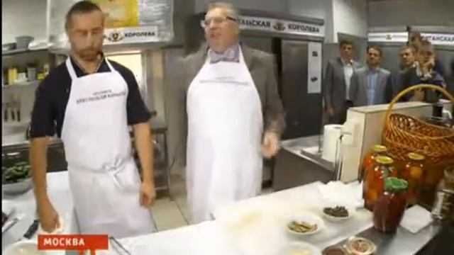 Не Бритый Жириновский Пытается Закатывать в Банки Соления смотреть онлайн