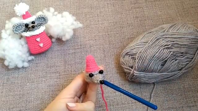 Мастер-класс Вязаный Мышонок Санта - мышь крючком (Crochet Mouse Amigurumi Tutorial)