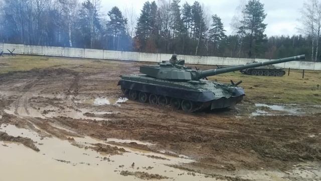 Танк Т-80, ходовая с экспериментальной башней. смотреть онлайн