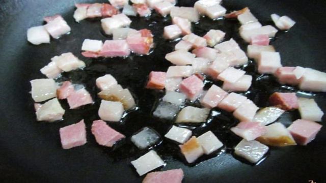 Молодой картофель с копченым беконом