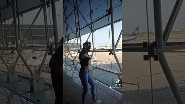 Baile en el aeropuerto Barcelona