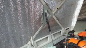 Газовый упор капота для НИВЫ в своём исполнении.