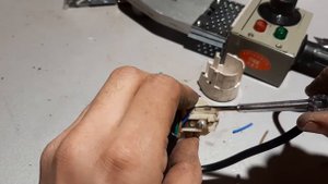 Как заменить вилку на электроприборе / How to replace the plug on an electrical appliance