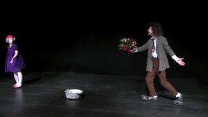 Ученики театра "Лицедеи",  клоун-мим-театр "МИМЕЛАНЖ", отрывок номера "БУКЕТ"