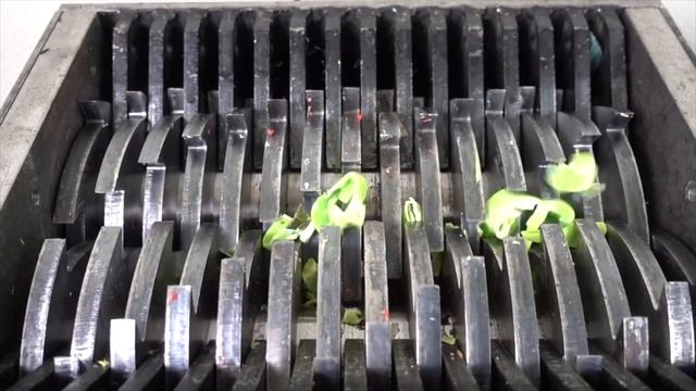 DESTROYING ROBOTIC SNAKES! HOW TOYS GET RECYCLED смотреть онлайн